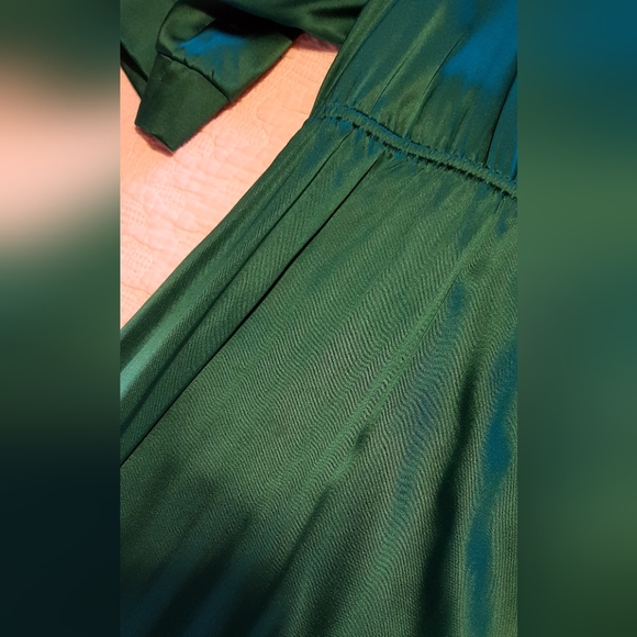 Emerald silk Ojay dress - Picture 9 of 11